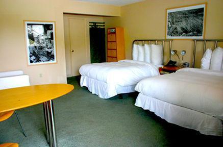 The Atlantic Motel Southampton Room photo